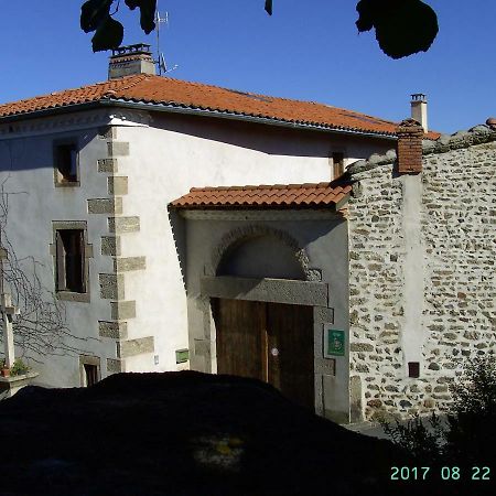 Bed and Breakfast La Fontaine Saint-Georges-en-Couzan Exterior foto