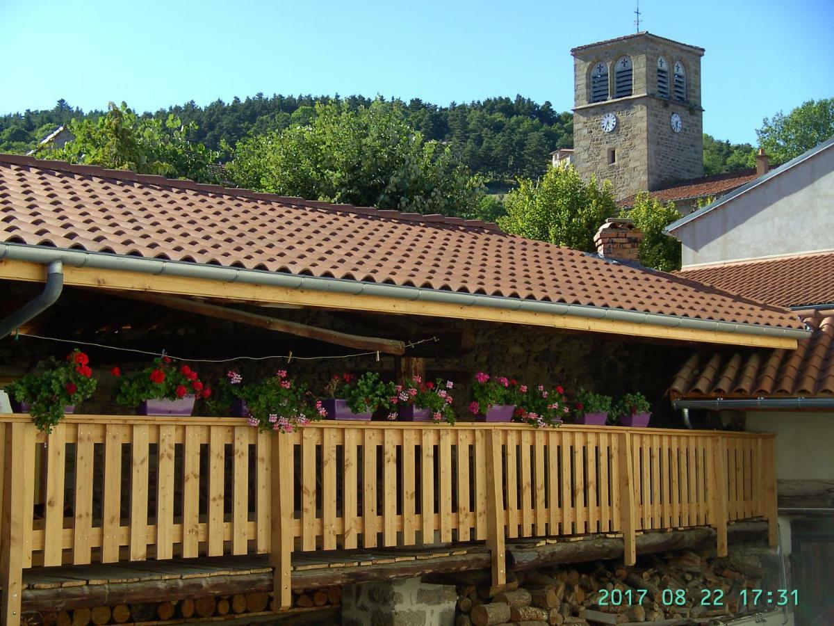 Bed and Breakfast La Fontaine Saint-Georges-en-Couzan Exterior foto
