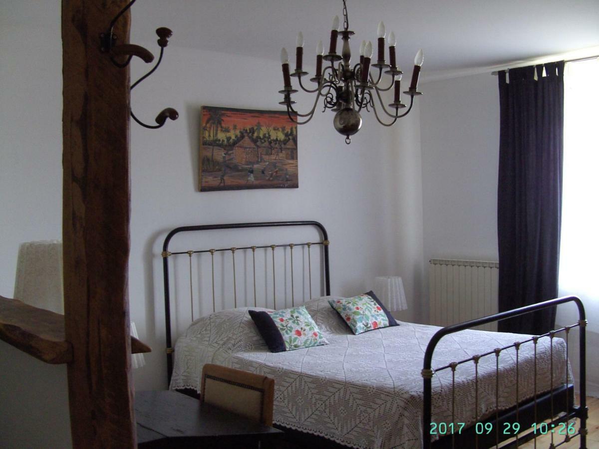 Bed and Breakfast La Fontaine Saint-Georges-en-Couzan Exterior foto