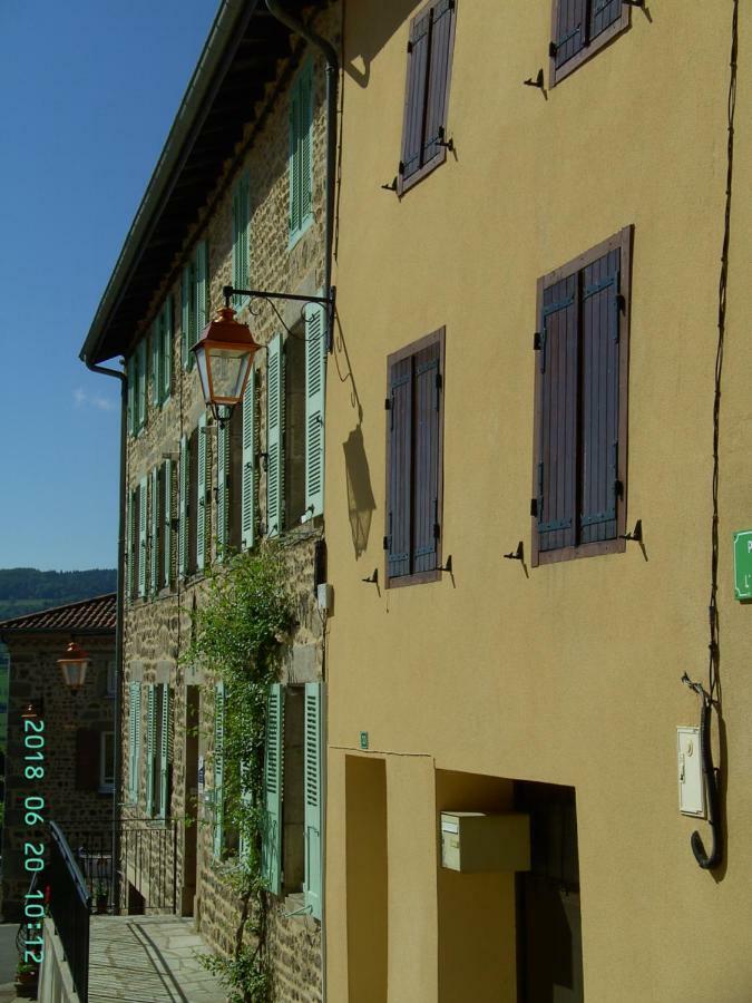 Bed and Breakfast La Fontaine Saint-Georges-en-Couzan Exterior foto