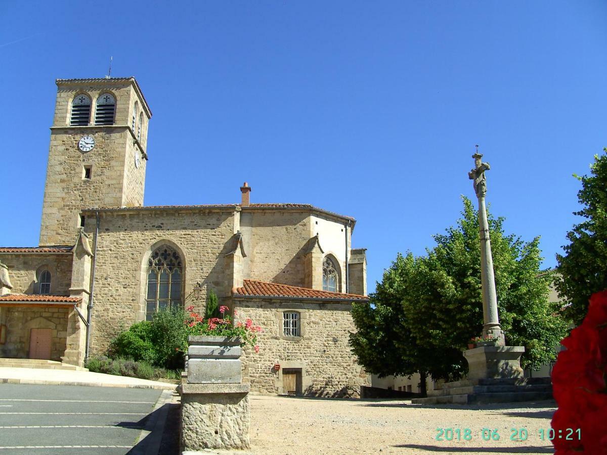 Bed and Breakfast La Fontaine Saint-Georges-en-Couzan Exterior foto